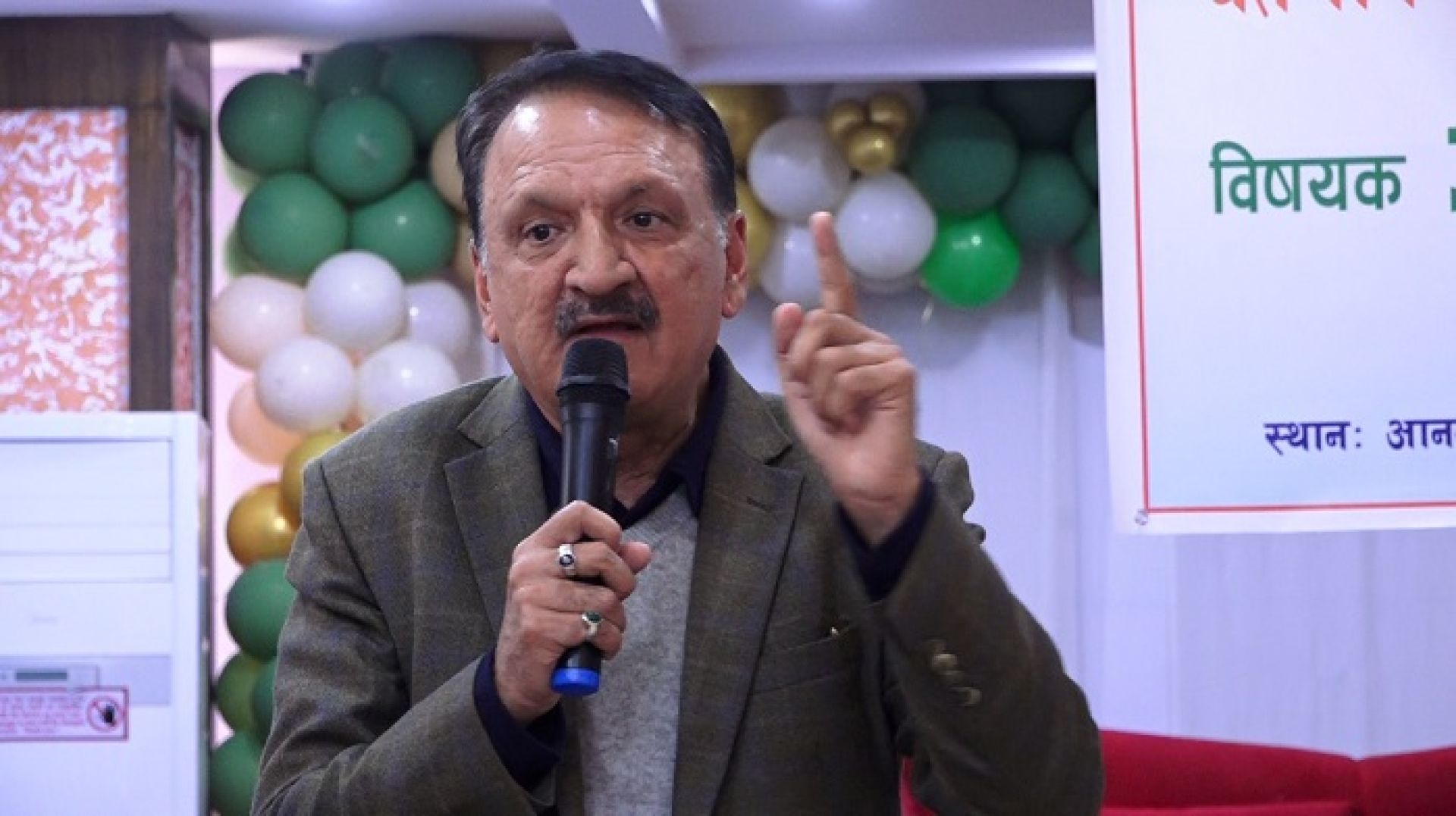 संकटको घडिमा एकजुट हुन जरुरी छ, आत्मनिन्दा कम गर्नुपर्छ: प्रकाशशरण महत